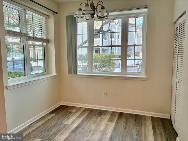 Building Photo - 606 Moonglow Rd