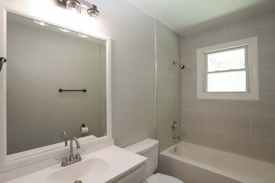 Building Photo - 309 Martin Ct