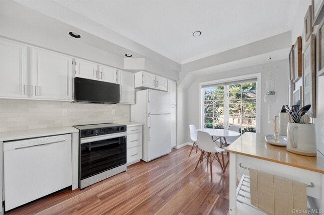 Building Photo - 90 Roundtree Ct