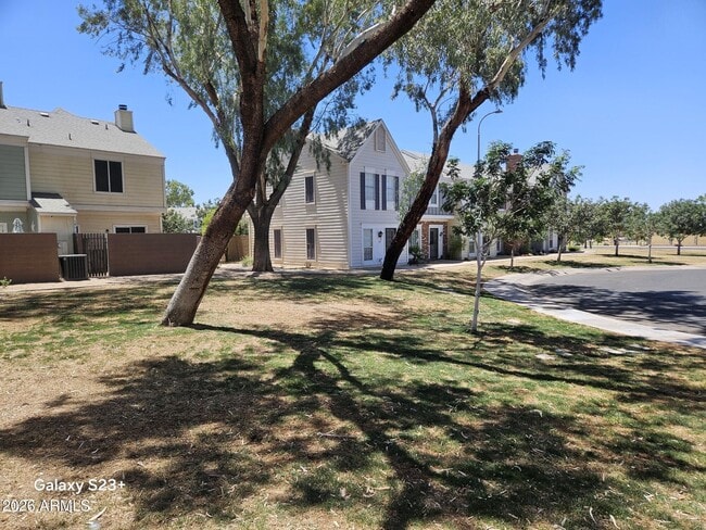 Building Photo - 1600 N Saba St