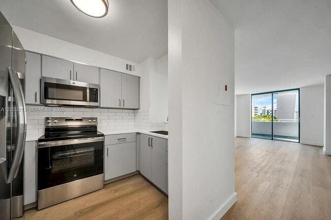 Building Photo - 501 SW 1st St