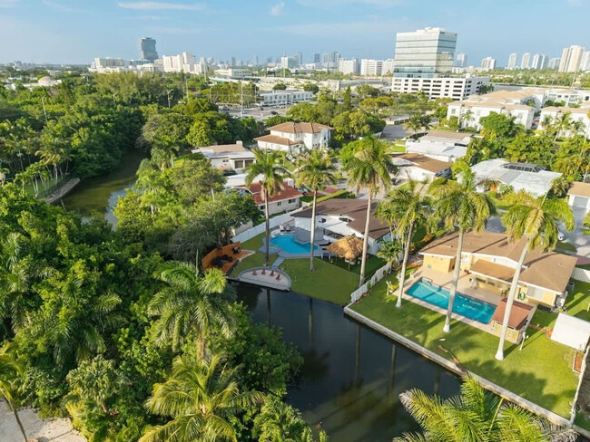 Building Photo - 20140 NE 25th Ct