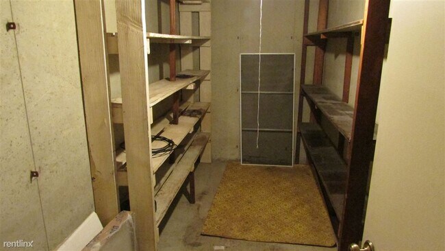 Building Photo - 3 br, 1 bath Duplex - Wilson 4261