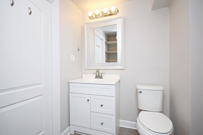 Building Photo - Nicely Updated Duplex Near UVA Medical Center