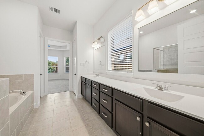 Building Photo - 10906 Perennial Mist Dr