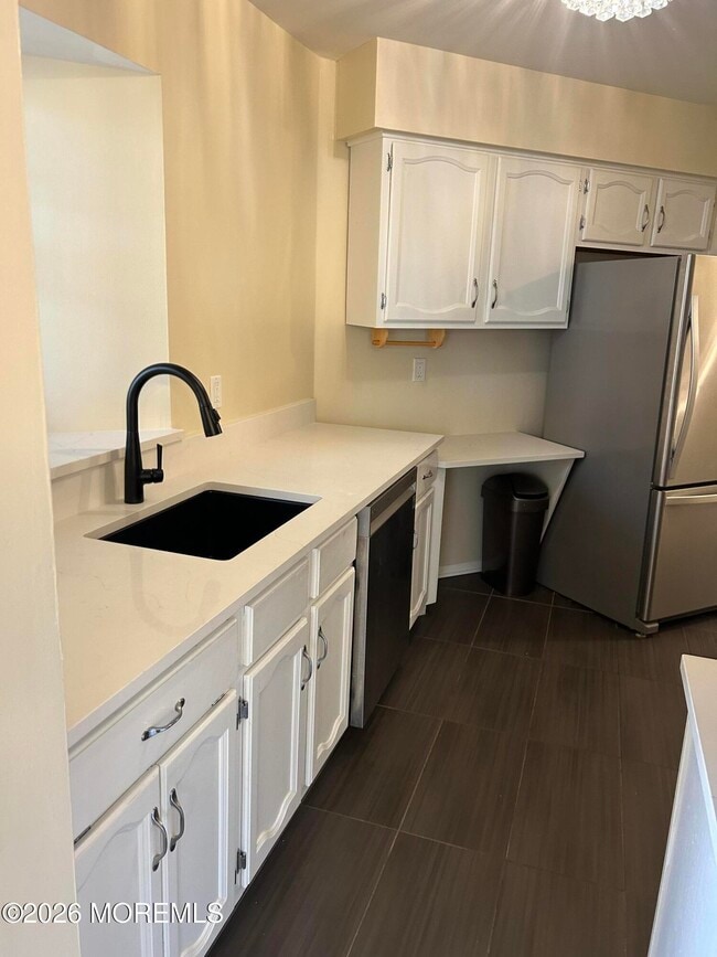 Building Photo - 1021 Waters Edge Dr