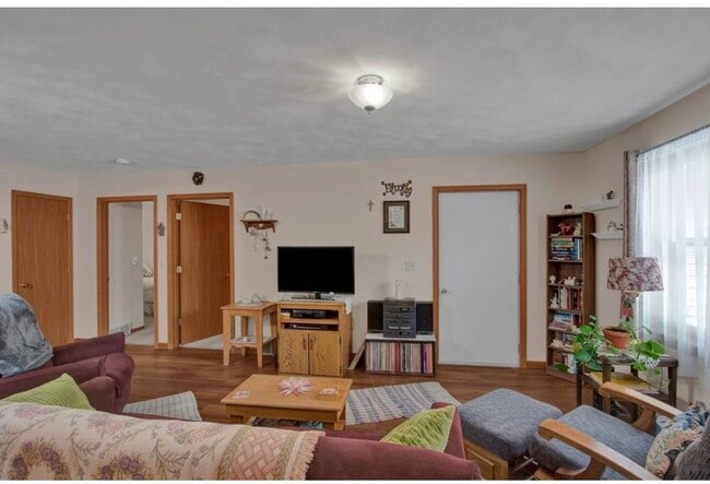 Building Photo - 10561 North Rd