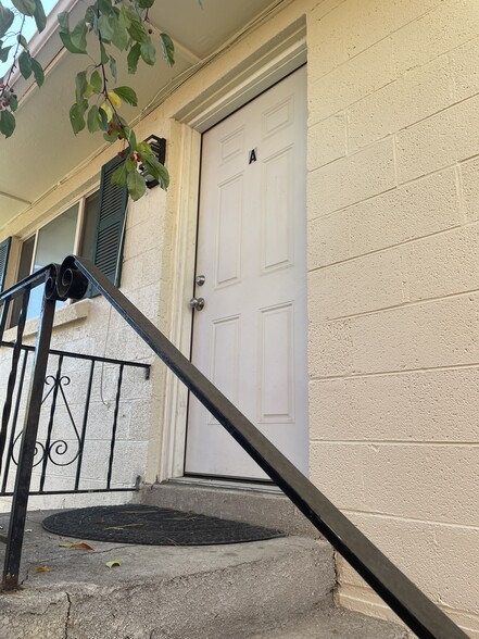 Building Photo - 521 N Corona St