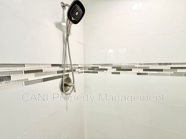 Building Photo - 1529 Culverhouse Dr