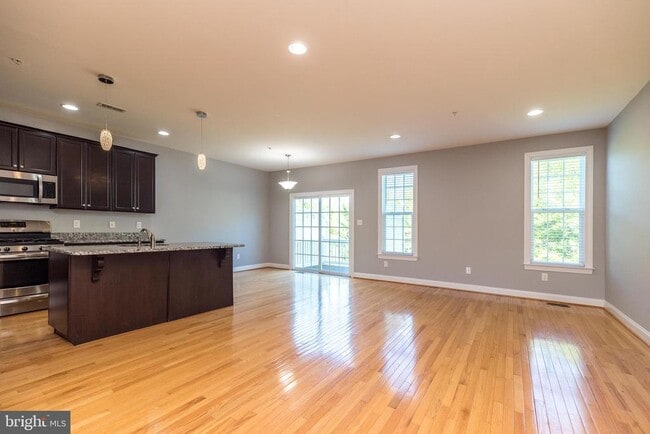 Building Photo - 3216 Brookside Dr
