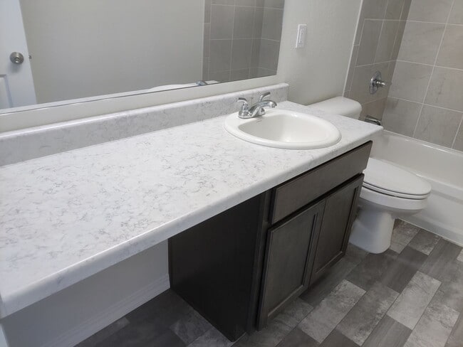 Building Photo - Gorgeous 3 Bedroom Home + office in Mountain Vista Ranch!