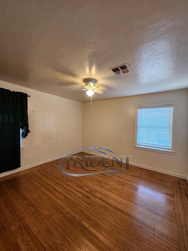 Building Photo - 1117 Divver St