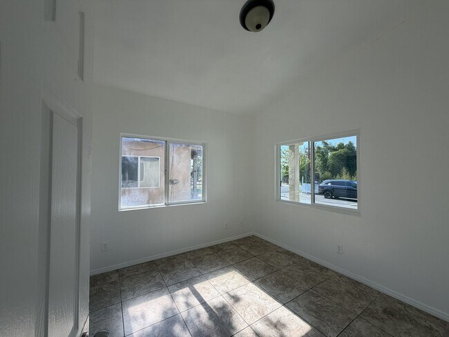 Building Photo - RV T 7216 Yates St Unit A