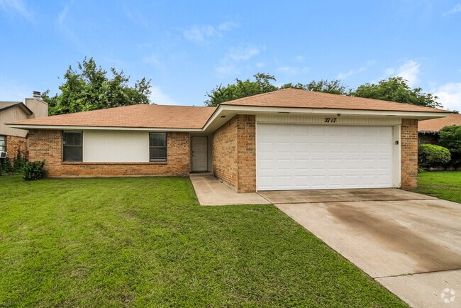 Building Photo - 2717 Paxton Pl