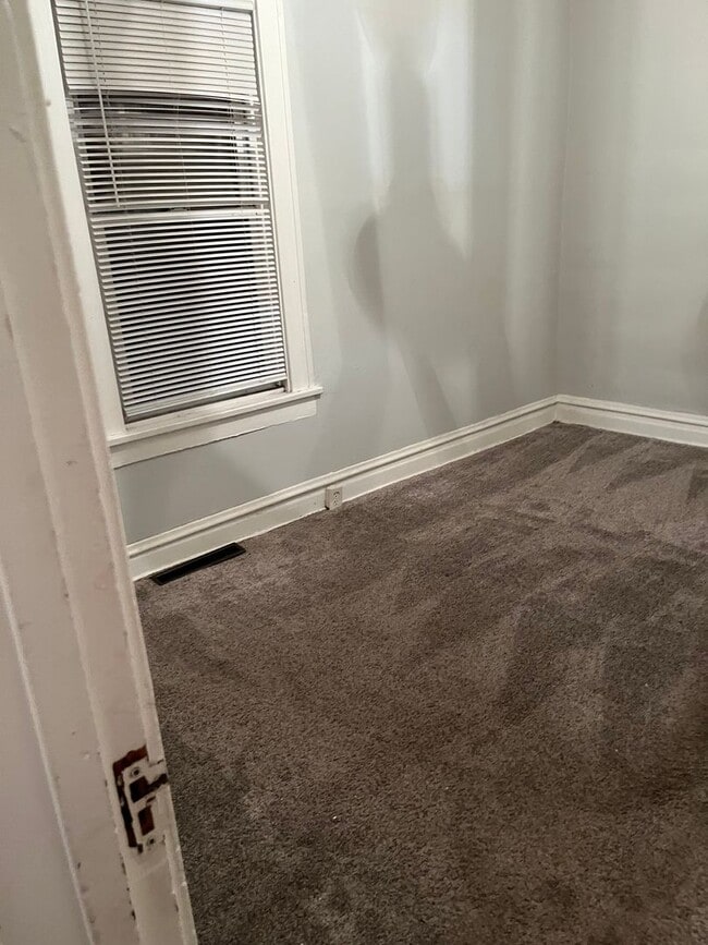 Building Photo - 2 Bedroom Home in West Glen Park