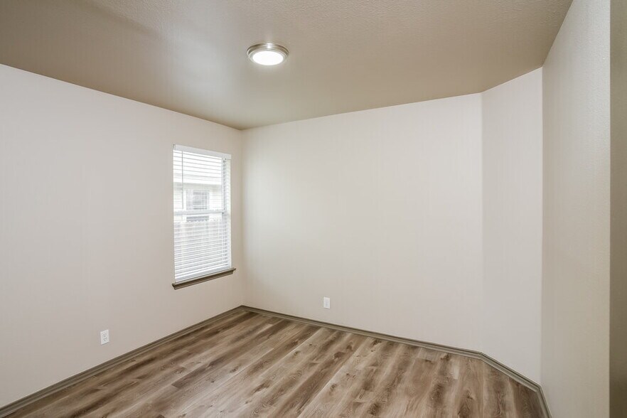 Building Photo - 316 Hummingbird Dr