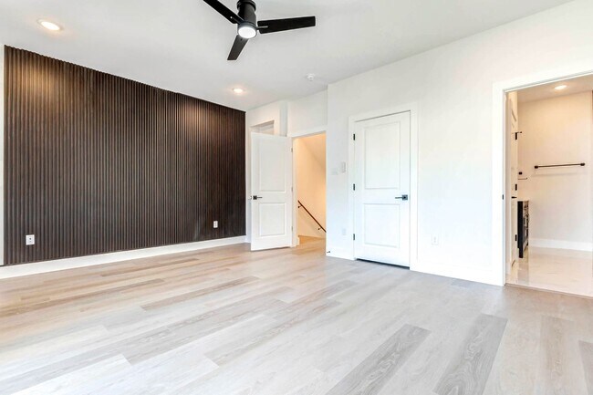 Building Photo - 5634 Dolores St