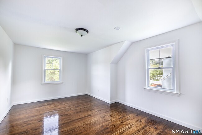 Building Photo - 118 Bryden Terrace