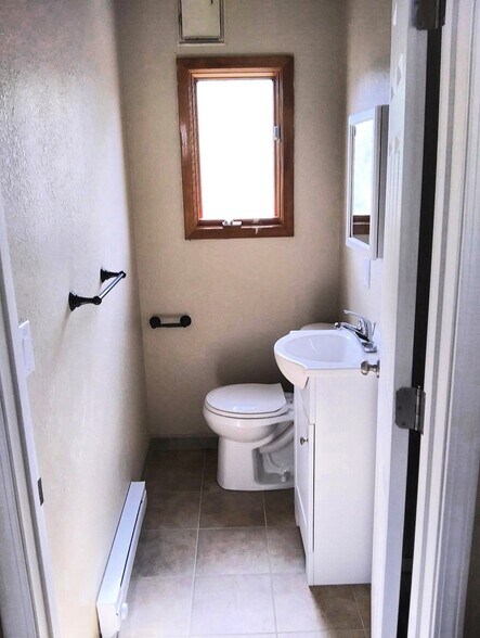 Building Photo - 2013 North Ave W