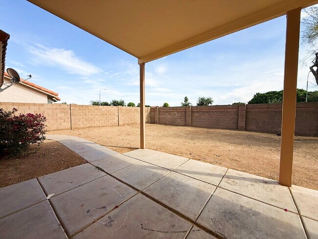 Building Photo - Spacious Garden Lakes Beauty – Vaulted Ceilings, 3-Car Garage & Stunning Upgrades!