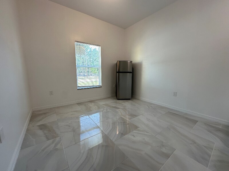 Building Photo - 815 Wells Ave