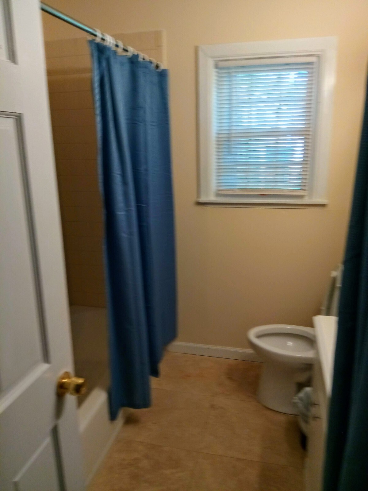 Building Photo - 2723 Memorial Dr SE