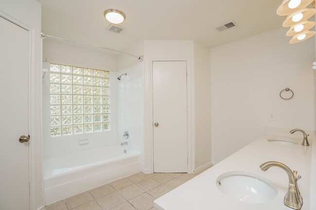 Building Photo - 8431 Pines Pl Dr