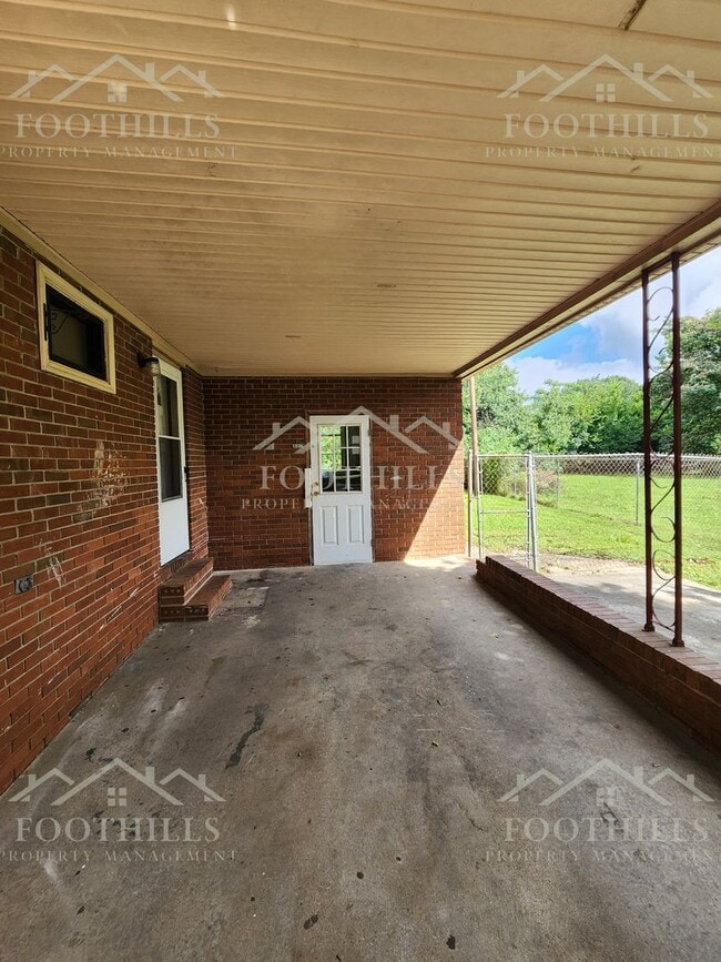 Building Photo - Charming 3-Bedroom Brick Home in Anderson,...