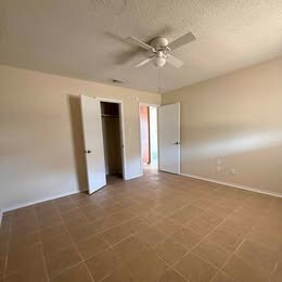Building Photo - 505 Hackberry St