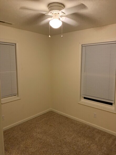 Building Photo - 1014 N Hodson Ave