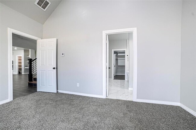 Building Photo - 4715 White Tail Ct
