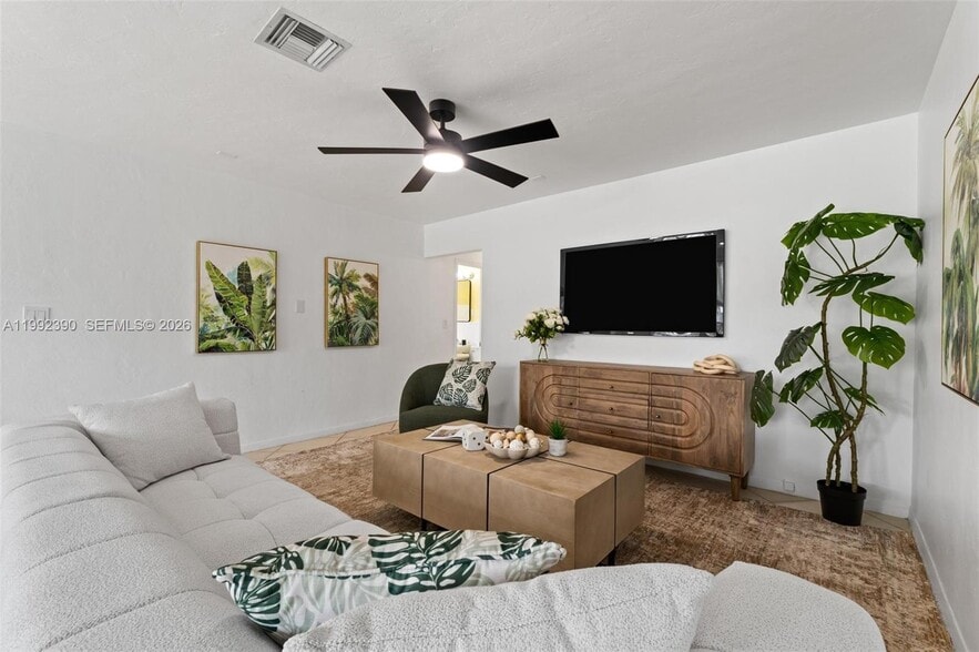 Building Photo - 1443 Hollywood Blvd