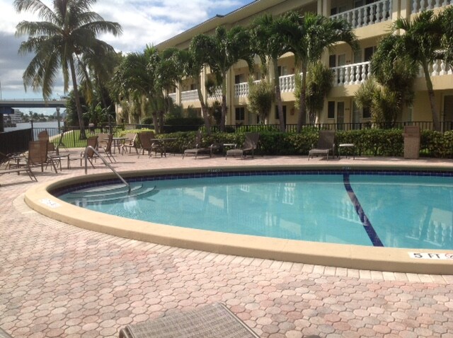 Pool on Intracoastal - 2881 NE 32nd St