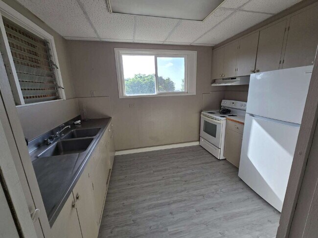 Building Photo - Downstairs unit of House - 2br/1ba/1pkg Kaimuki area
