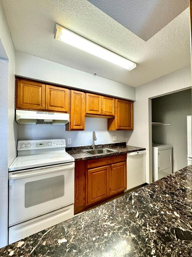 Building Photo - 2845 Winkler Ave