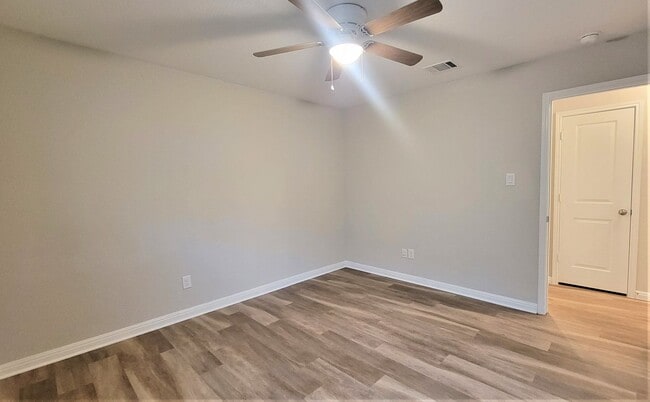 Building Photo - 3/2 in VOSS FARMS