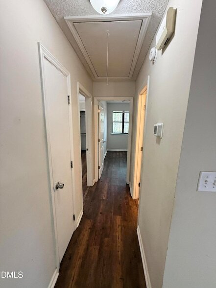Building Photo - 4822 Hollenden Dr