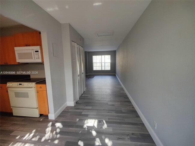 Building Photo - 4719 NW 9th Dr
