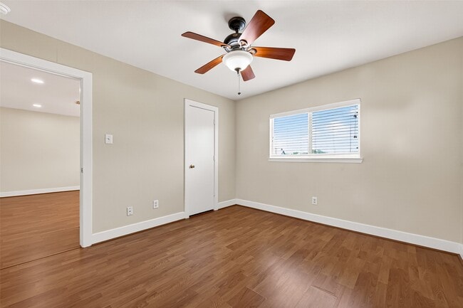Building Photo - 6247 Settlers Lake Cir E