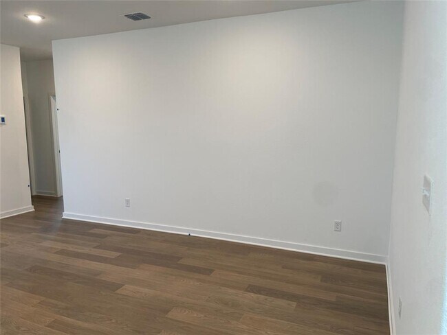 Building Photo - 173 Golden Bell Wy