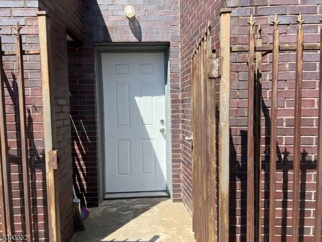 Building Photo - 840 Mt Prospect Ave