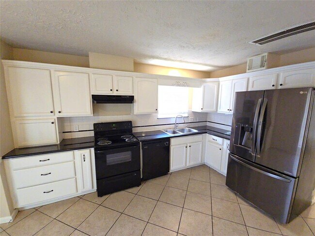 Building Photo - 4718 Reynaldo Dr