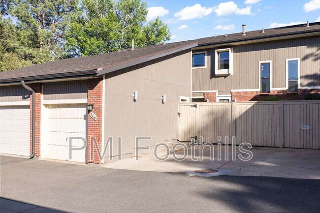 Building Photo - 206 S Holman Way