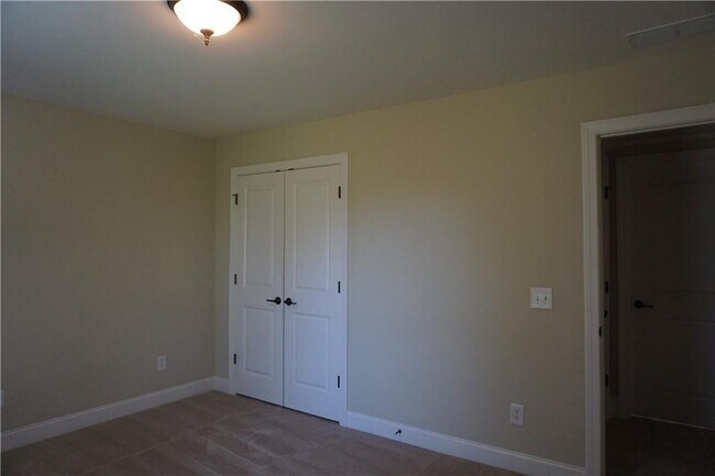 Building Photo - 2597 Stone Manor Dr NE