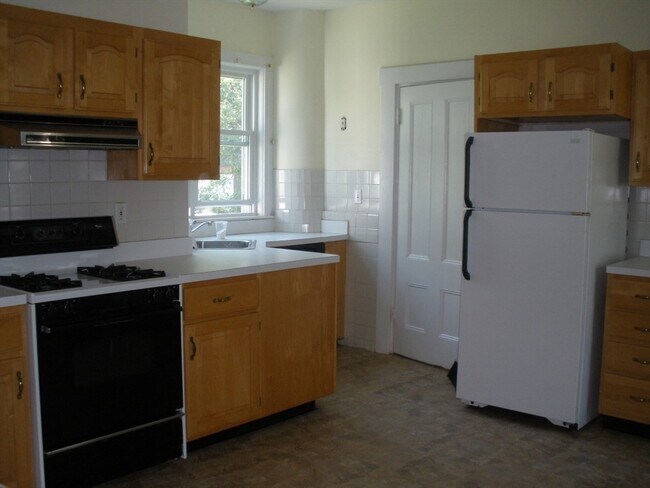 Building Photo - 518 Watertown St