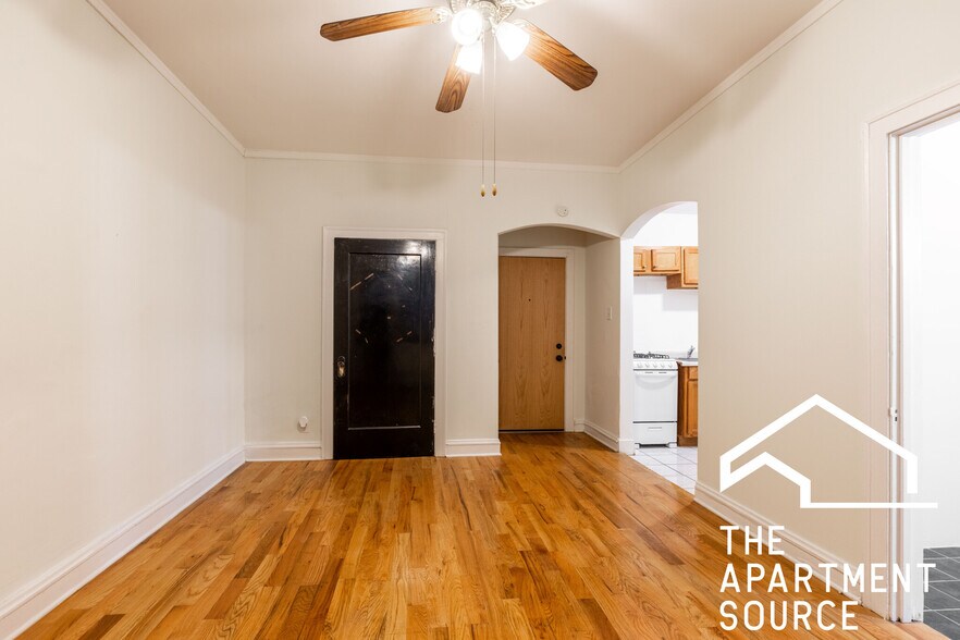 Building Photo - 4854 N Damen Ave
