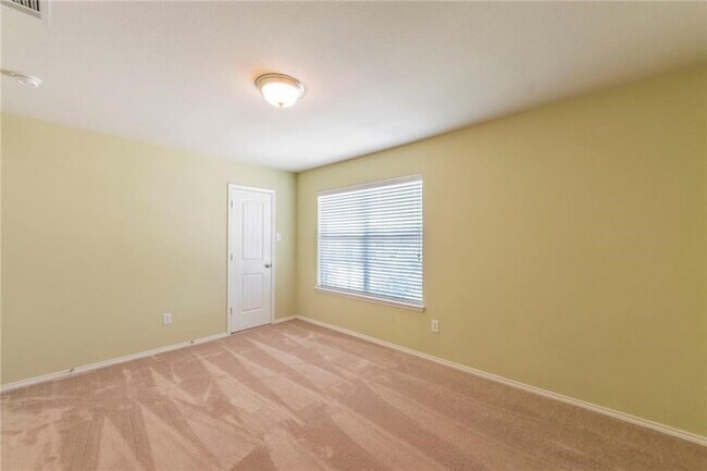 Building Photo - 560 Griffith Dr