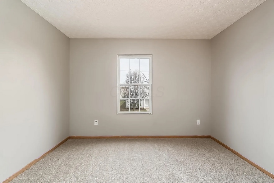 Overhead light fixture added (not pictured) - 4769 Hoseah St