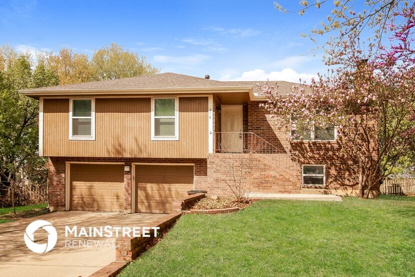 Primary Photo - 216 W Heritage Dr