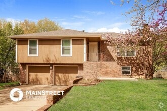 Building Photo - 216 W Heritage Dr